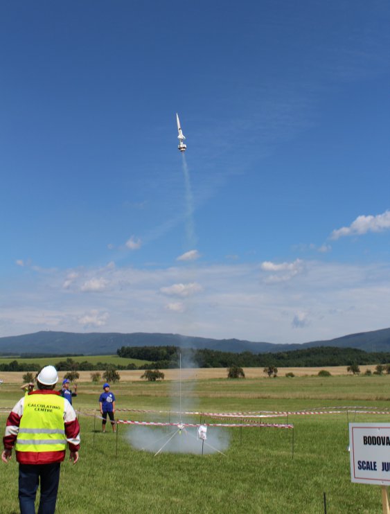 img_3815 nosic raketoplanu j caja 1xros - start